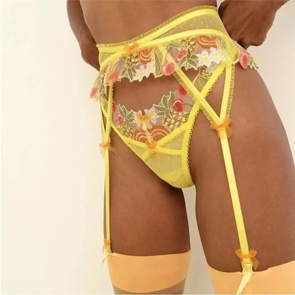 *Final Price* For Love And Lemons Mirabelle Yellow Floral Garter Belt Small NWT - Picture 1 of 9